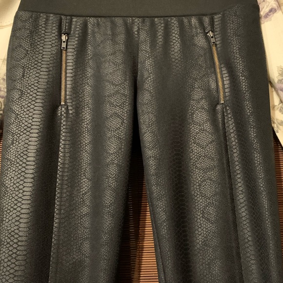 2B Babe, Snakeskin Black Leggings, Size S - Picture 3 of 4
